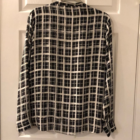 H&M long sleeve white lined, black and white print - Picture 5 of 6